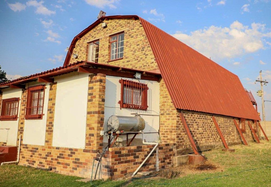 6 Bedroom Property for Sale in Koppies Rural Free State